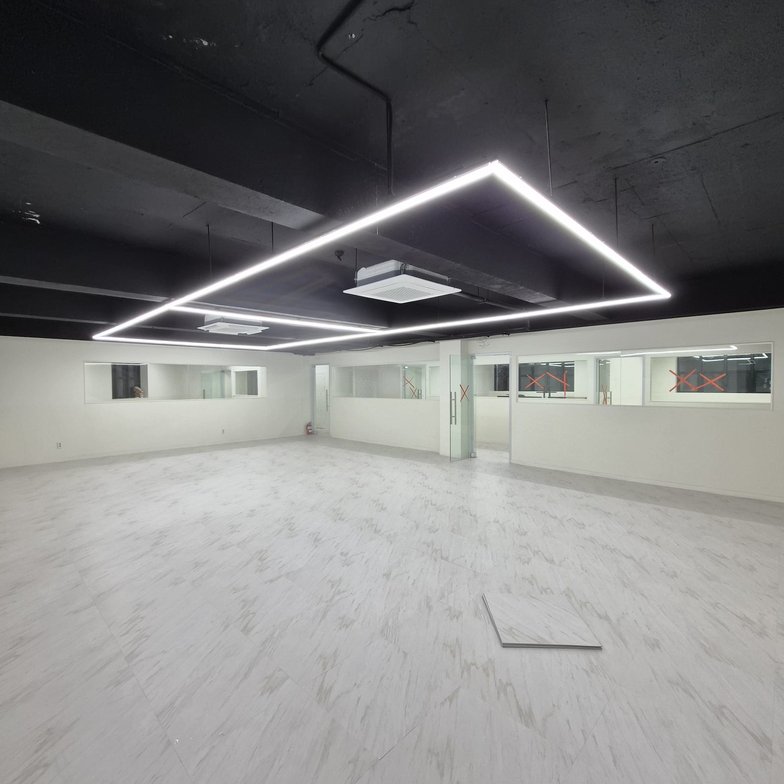 [샘플] 라인 조명 레일